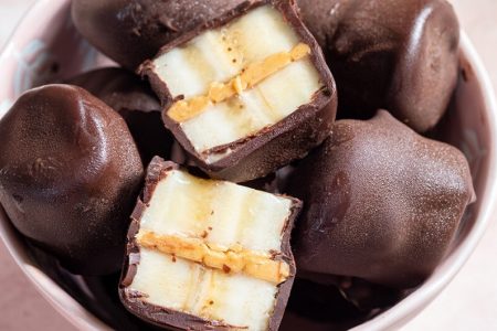 Frozen healthy dessert. Dark Chocolate Peanut Butter Banana Bites