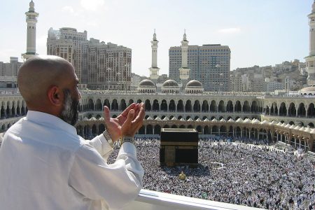 Supplicating_Pilgrim_at_Masjid_Al_Haram._Mecca,_Saudi_Arabia