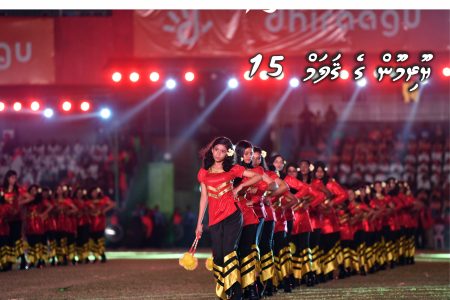 ރާއްޖޭގައި ޤައުމީ ދުވަސް ފާހަގަކުރަނީ... މިދުވަހުގެ ޙަރަކާތްތަކުން ފެންނަނީ އެކަމަކާގުޅޭ ބައެއްގެ މަޝްހޫރުކަން ދެއްކުމެވެ.